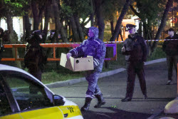 Последствия попадания дрона в жилой дом в Москве
