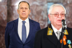 Возложение цветов в преддверии Дня Победы к мемориальным доскам в МИД РФ