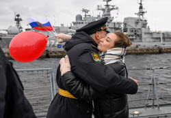Возвращение фрегата "Адмирал Головко“ из дальнего похода