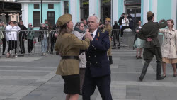 ВИДЕО. Акция "Вальс Победы" в Москве