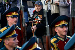 Акция "Парад у дома ветерана" в Новосибирске