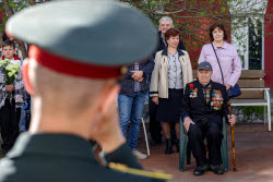 Акция "Парад у дома ветерана" в Новосибирске