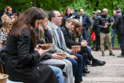 Moscow residents treated to army porridge in run-up to Victory Day