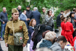 Moscow residents treated to army porridge in run-up to Victory Day