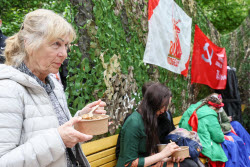 Moscow residents treated to army porridge in run-up to Victory Day