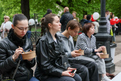 Moscow residents treated to army porridge in run-up to Victory Day