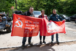 Участники мотоклуба "Ночные волки" возложили цветы на советском гарнизонном кладбище Дрездене