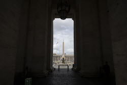 Conclave to elect a new pope begins