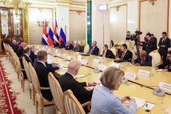 Встреча президента РФ Путина и президента Кубы Диас-Канеля