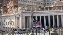 Thousands of faithful gather in St. Peter's Square at the start of the conclave