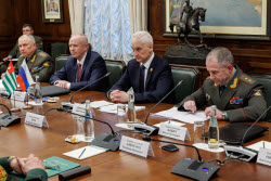 Переговоры министра обороны РФ Белоусова и министра обороны Абхазии Ануа