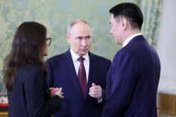 Встреча президента РФ Путина и президента Монголии Хурэлсуха