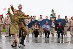 Акция "Парад у дома ветерана" в Казани
