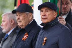 Открытие памятника поэту-фронтовику Фатыху Кариму в Казани