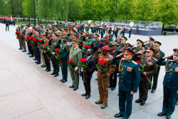 Возложение венка и цветов к Могиле Неизвестного Солдата в Москве