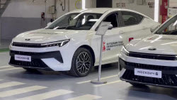 VIDEO: Cuba's President Diaz-Canel and Moscow Mayor Sobyanin visit Moskvitch car factory