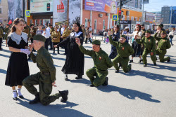 (+VIDEO) Victory Waltz event in Yakutsk on eve of Victory Day