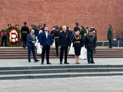 Возложение мэром Москвы Собяниным венка к Могиле Неизвестного Солдата