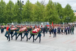 Возложение мэром Москвы Собяниным венка к Могиле Неизвестного Солдата