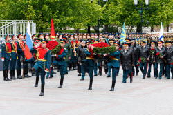 Возложение венка и цветов к Могиле Неизвестного Солдата в Москве