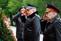 Возложение венка и цветов к Могиле Неизвестного Солдата в Москве