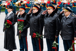 Возложение венка и цветов к Могиле Неизвестного Солдата в Москве