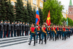 Возложение венка и цветов к Могиле Неизвестного Солдата в Москве