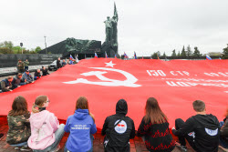 (+VIDEO) Victory Day car rally from Donetsk to Mariupol