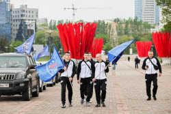 Car rally from Donetsk to Mariupol on eve of Victory Day