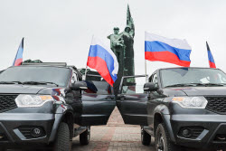 Car rally from Donetsk to Mariupol on eve of Victory Day