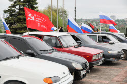 Car rally from Donetsk to Mariupol on eve of Victory Day