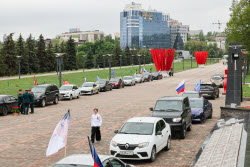 Car rally from Donetsk to Mariupol on eve of Victory Day