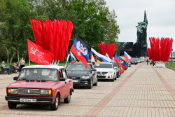 Car rally from Donetsk to Mariupol on eve of Victory Day