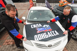 Car rally from Donetsk to Mariupol on eve of Victory Day