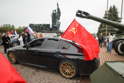 Car rally from Donetsk to Mariupol on eve of Victory Day