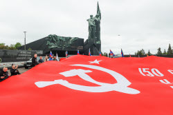 Car rally from Donetsk to Mariupol on eve of Victory Day