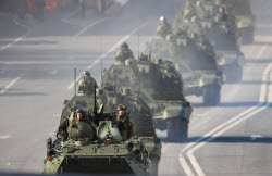 Military hardware heads for Moscow's Red Square on Victory Day