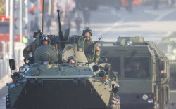 Military hardware heads for Moscow's Red Square on Victory Day