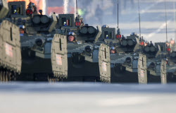 Military hardware heads for Moscow's Red Square on Victory Day