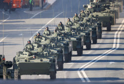 Military hardware heads for Moscow's Red Square on Victory Day