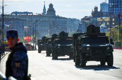 Military hardware heads for Moscow's Red Square on Victory Day