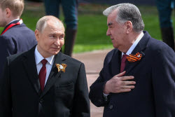 Церемония возложения цветов к Могиле Неизвестного Солдата в День Победы