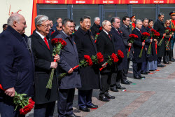Церемония возложения цветов к Могиле Неизвестного Солдата в День Победы
