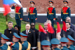 Церемония возложения цветов к Могиле Неизвестного Солдата в День Победы