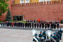 Церемония возложения цветов к Могиле Неизвестного Солдата в День Победы