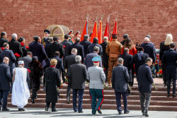 Церемония возложения цветов к Могиле Неизвестного Солдата в День Победы