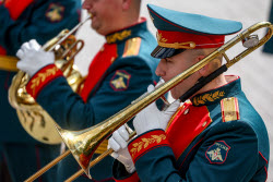 Церемония возложения цветов к Могиле Неизвестного Солдата в День Победы