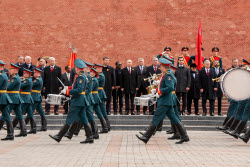 Церемония возложения цветов к Могиле Неизвестного Солдата в День Победы