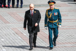 Церемония возложения цветов к Могиле Неизвестного Солдата в День Победы