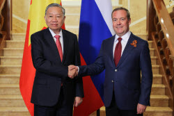 Russian Security Council Deputy Chairman Medvedev meets with To Lam, general secretary of Vietnamese Communist Party
